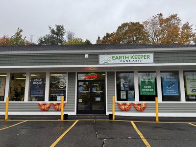 Earth Keeper Cannabis Winthrop location storefront.
