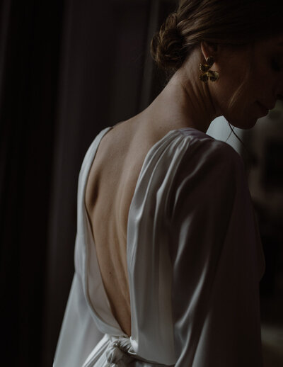 detail of the back and wedding dress