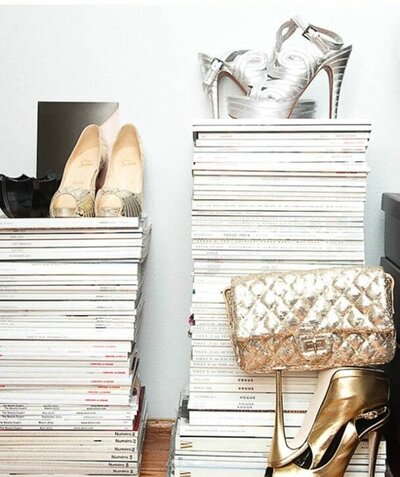 magazine-stacks-with-shoes_pinkpearlpr