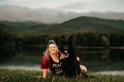 Blue ridge mountains photographer | Lake arrowhead portraits | summer dog photography | black german shepherd dog poses |