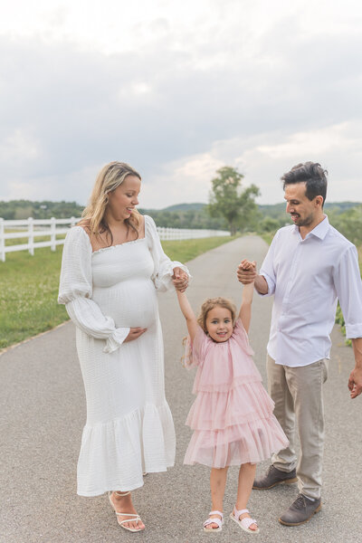 family maternity session at short beach stratford connecticut