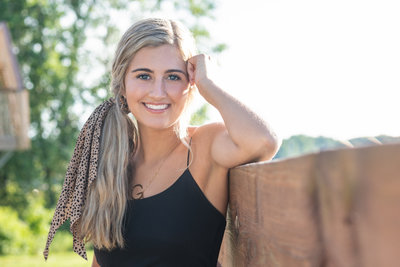 Natural senior pictures at sunset by Sharon Holy Photography