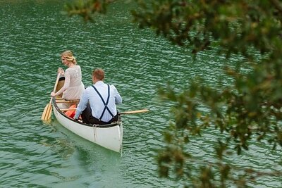 Elopement wedding couple canoes in Ruidoso NM lake