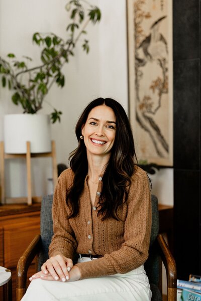 Megan Berg, licensed acupuncturist & herbalist. female founder of mother moon acupuncture