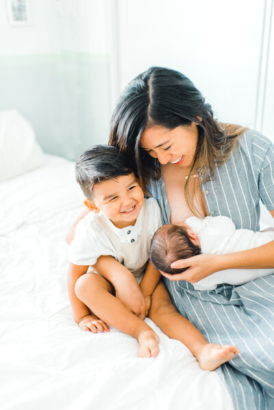 Chelsea Frandsen Photography serves families with new babies as a lifestyle newborn photographer. She is based in Orange County and can photograph your baby in home for a personal lifestyle session.