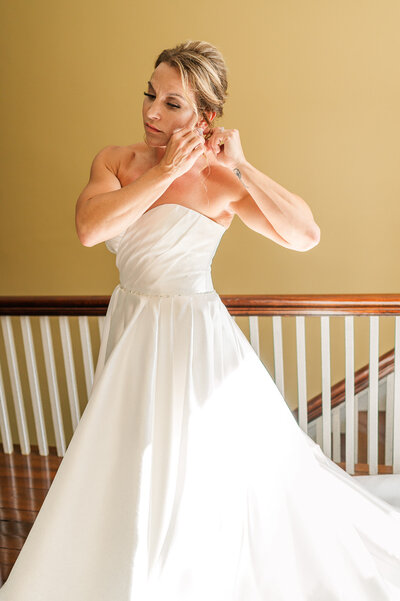 A brunette bride getting ready on her wedding day in Oxford enjoying her Raleigh wedding photography session with JoLynn Photography