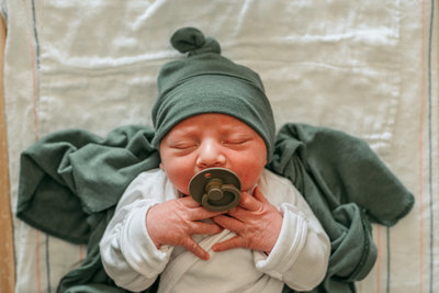 Minneapolis Lifestyle Newborn Photography, Simple newborn photographs