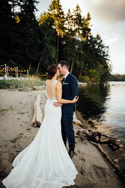 The Edgewater House is a wedding venue in the Seattle area, Washington area photographed by Seattle Wedding Photographer, Rebecca Anne Photography.