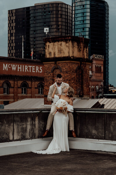 Brisbane city wedding photo, bride and groom rooftop portraot