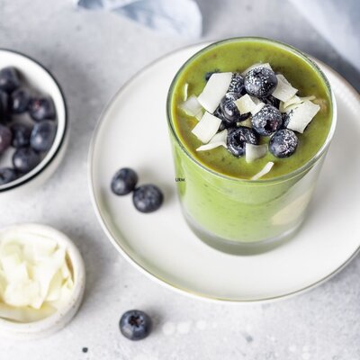 Delicious hormone balancing green smoothie recipe.