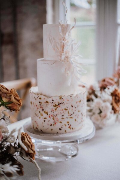 three-tier-luxury-cake-bychenai-weddings
