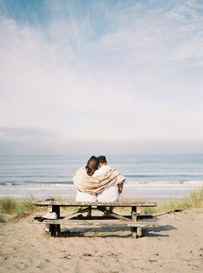 social-squares-adventure-together-travelprado-trip-styled-stock003
