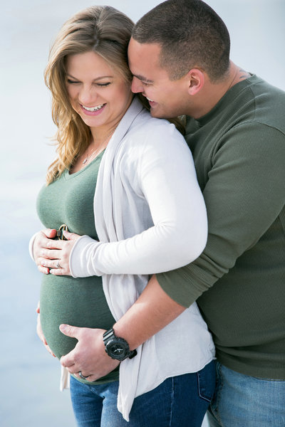 expecting-couple