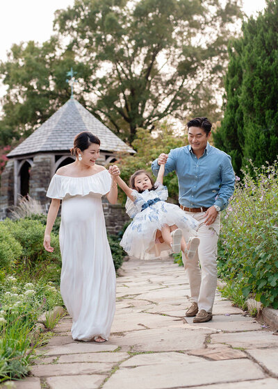 Maternity session located at National Cathedral