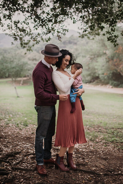 Los Angeles family cuddles together in La Crescenta park