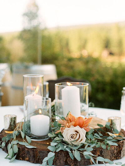 wedding table decorations with candles and flowers