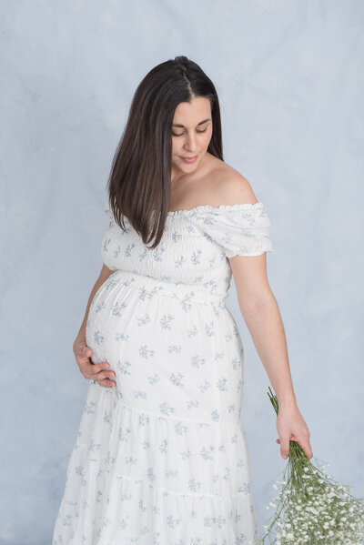 pregnant woman holding flowers