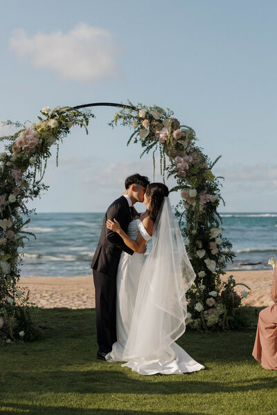 Cassie Beth Photography is a Hawai'i and destination wedding photographer. Cassie Beth Photography focuses on genuine moments, making her clients feel relaxed, and capturing the intimate moments.