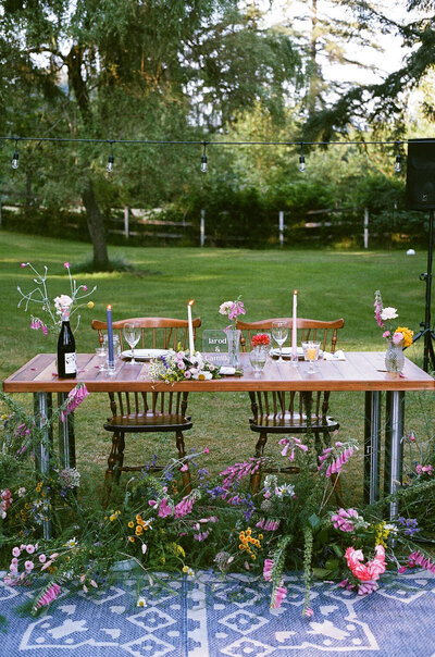 Colorful outdoor sweetheart table for wedding