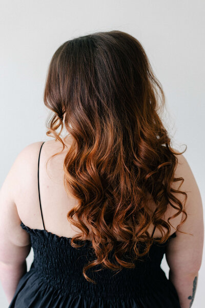 Relaxed, lived-in waves styled with texture and movement for an effortless vibe.