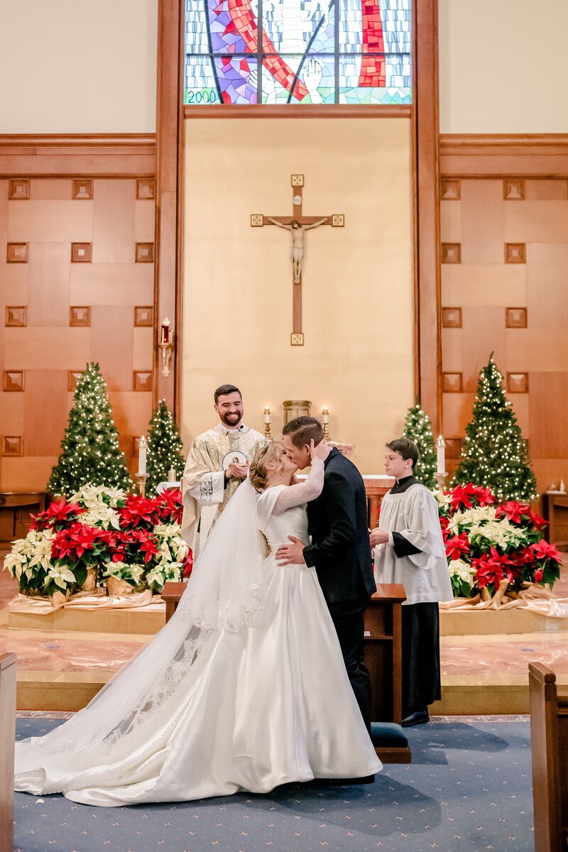 elegant-winter-church-wedding-in-bethesda-maryland-00015