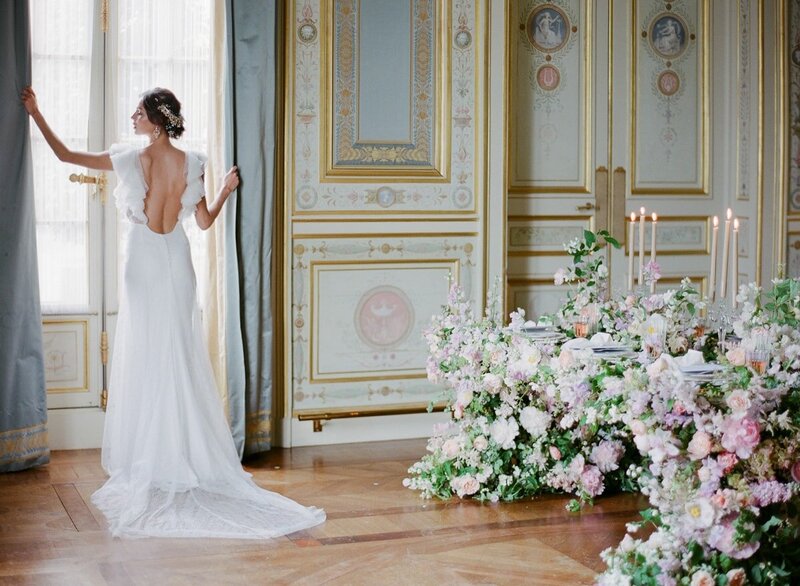 Wedding Inspiration Shangri La Hotel Paris - The bride and the flowers