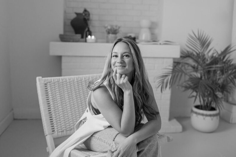 Martina Biljan, copywriter and creative brand strategist  smiling with hand on chin