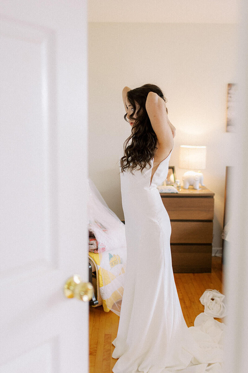 bride-putting-on-wedding-dress