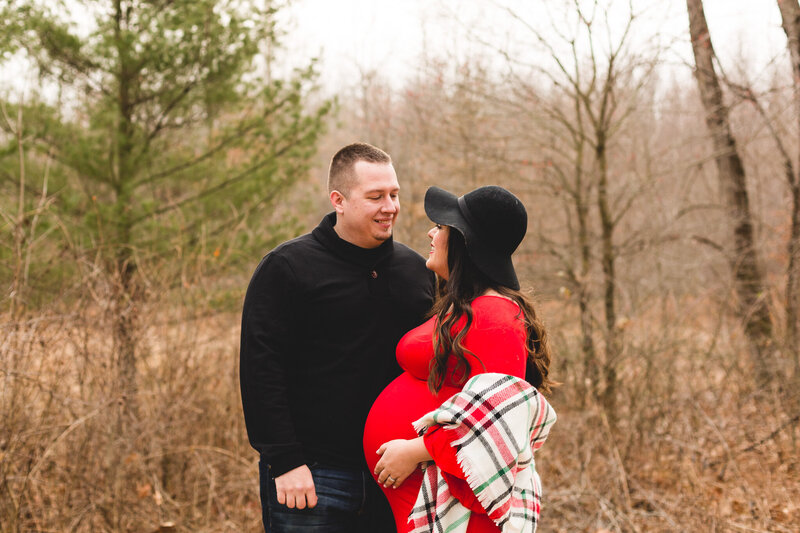 maternity portraits of couple in fall ohio photographer