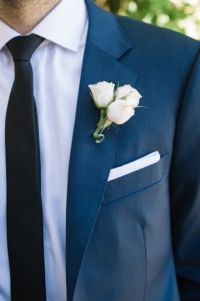 groom-details-blue-suit