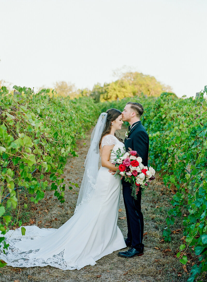 stephanie-aaron-wedding-vineyards-at-chappell-lodge-122