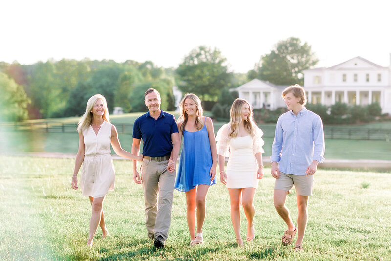 Family photoshoot on estate in chattanooga, tennessee