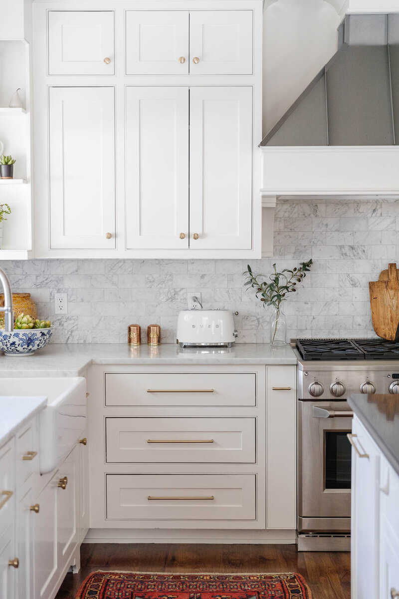 white-and-gold-kitchen