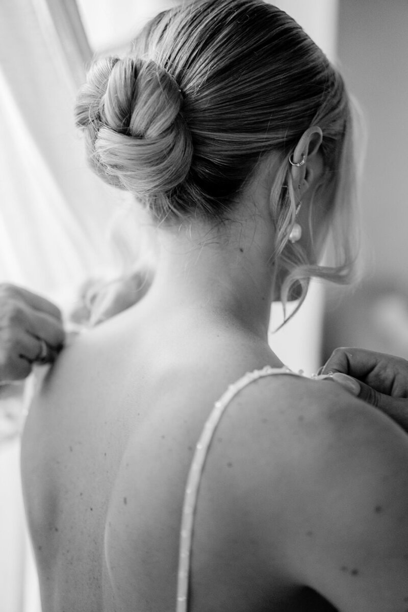 bridal hairstyle and jewelry detail on a  luxury wedding in Umbria, Italy