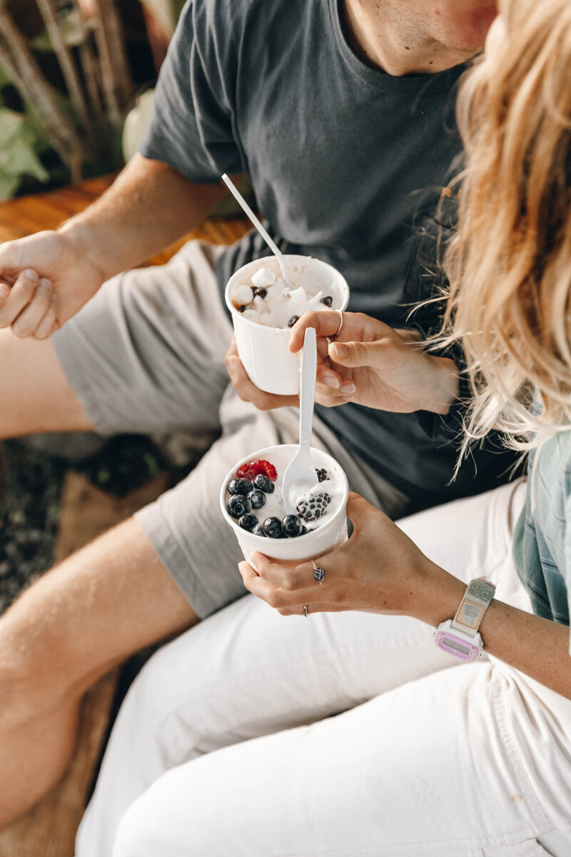 couple-hawaii-ice-cream