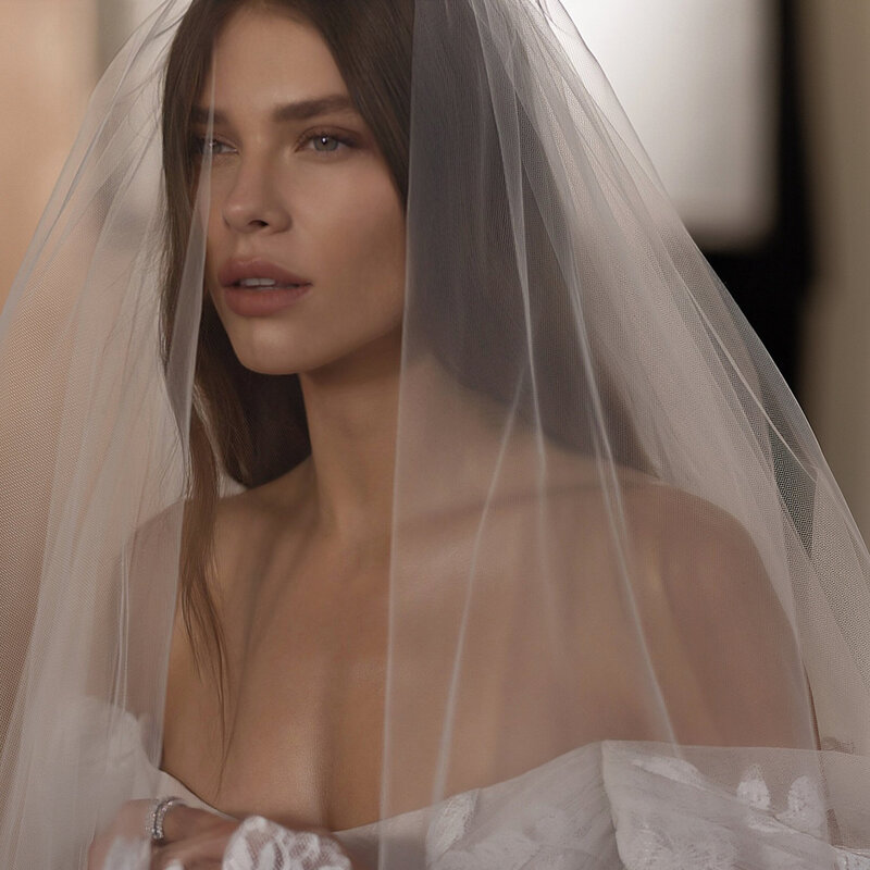 Lihi Hod Lilu gown and sheer cathedral veil