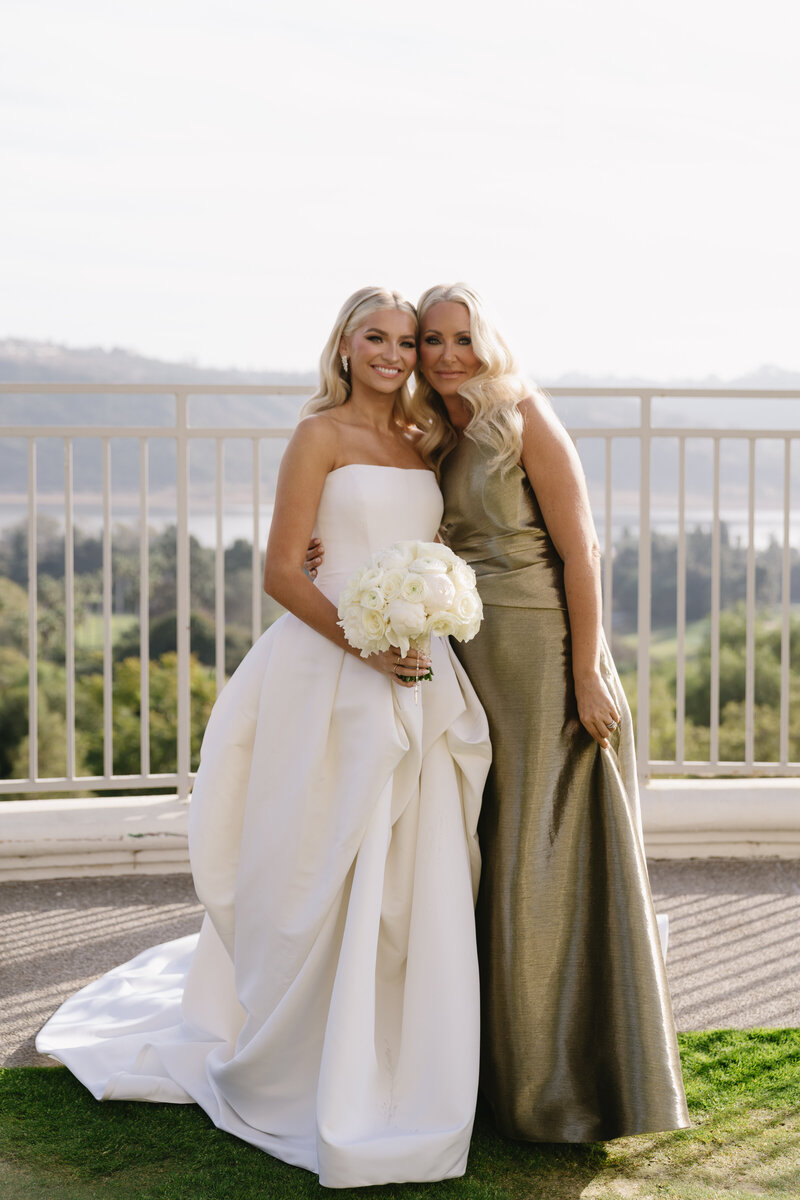 San Diego wedding hair and makeup, best bridal beauty tam for large parties, san diego bridal makeup artist, luxury wedding hair and makeup