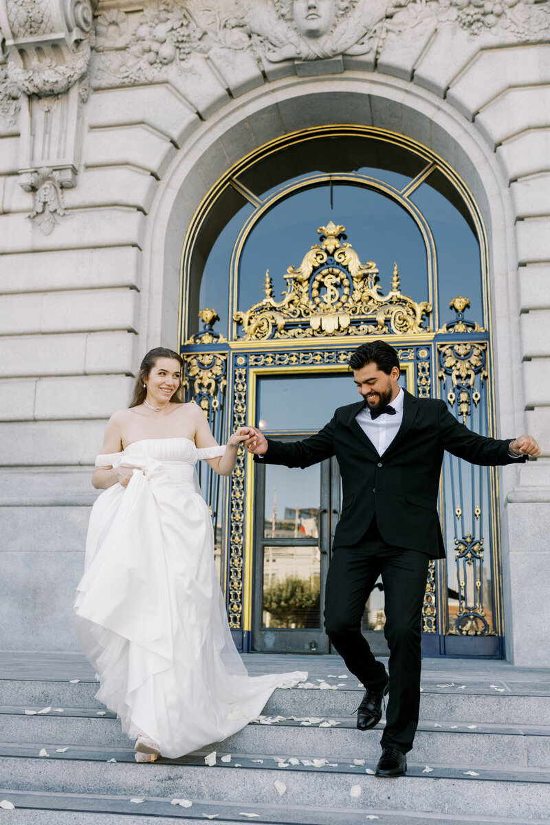 san-francisco-city-hall-wedding-photos-14 san-francisco-city-hall-wedding-photos-14