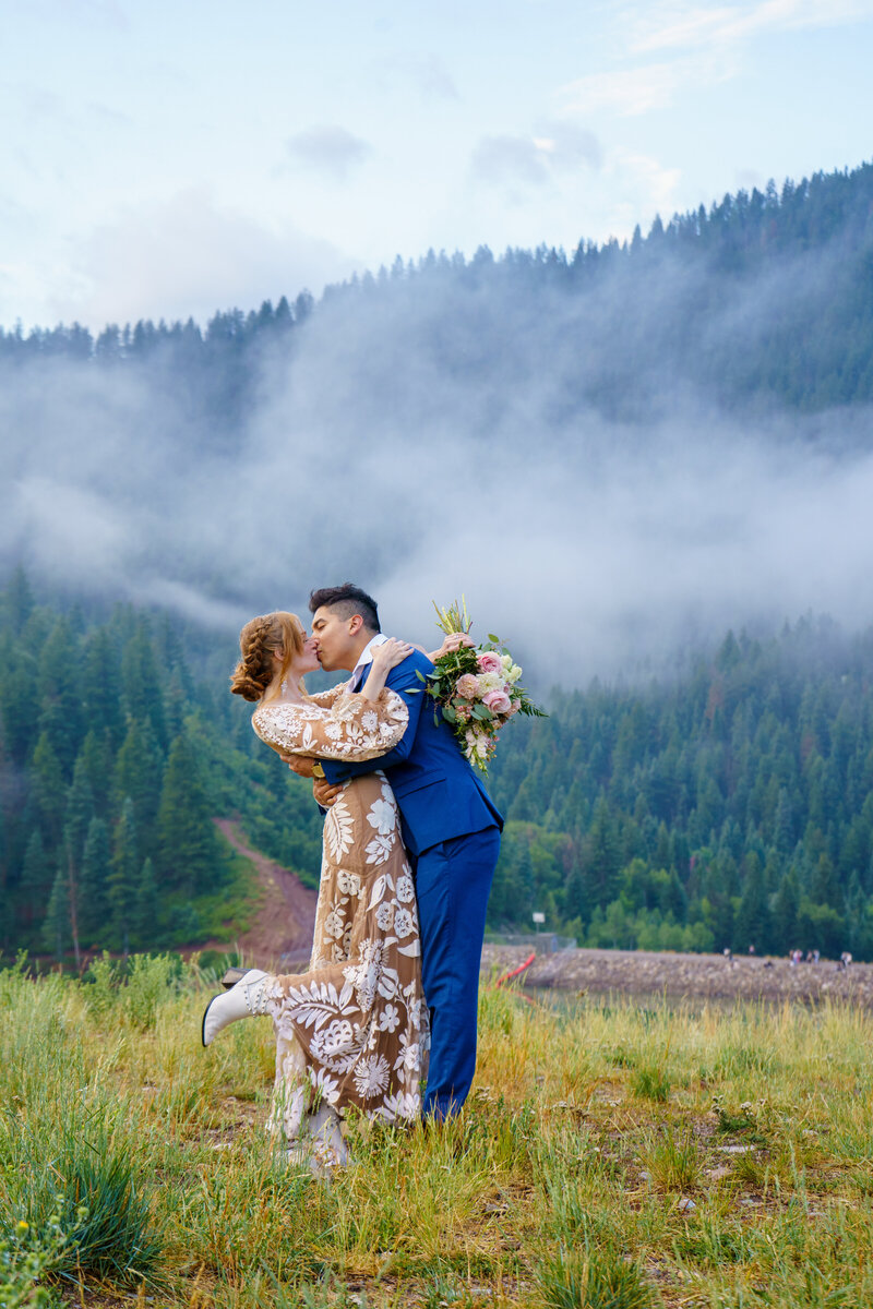 Alpine lake elopement in Colorado with breathtaking views and adventure-focused photography