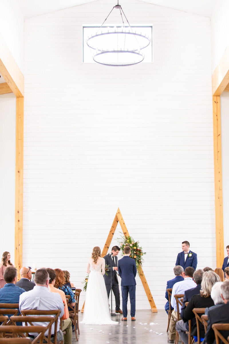 Emerald Pines Wedding - Sioux Falls Wedding Photographer - Madison & Dave - Highlights-171
