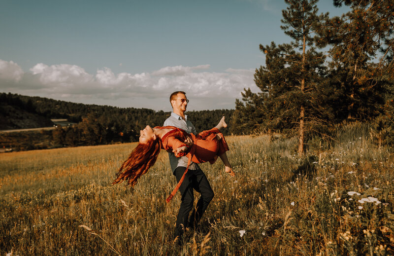 free loving couple session in colorado mountains