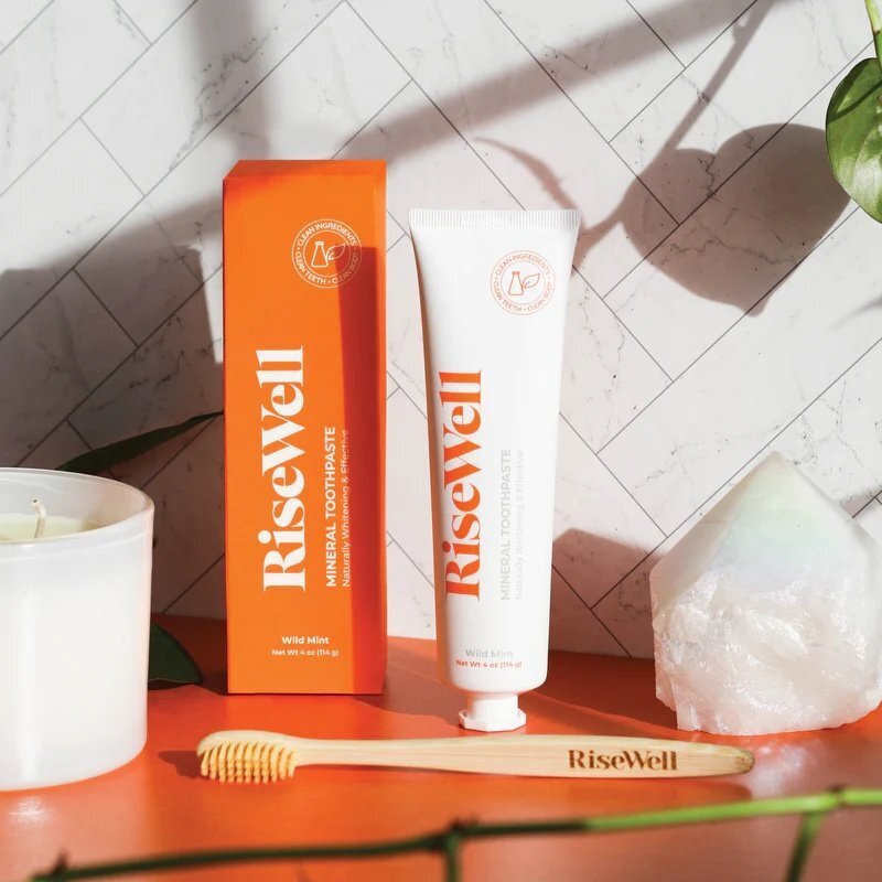 clean TOOTH PASTE FOR ADULTS