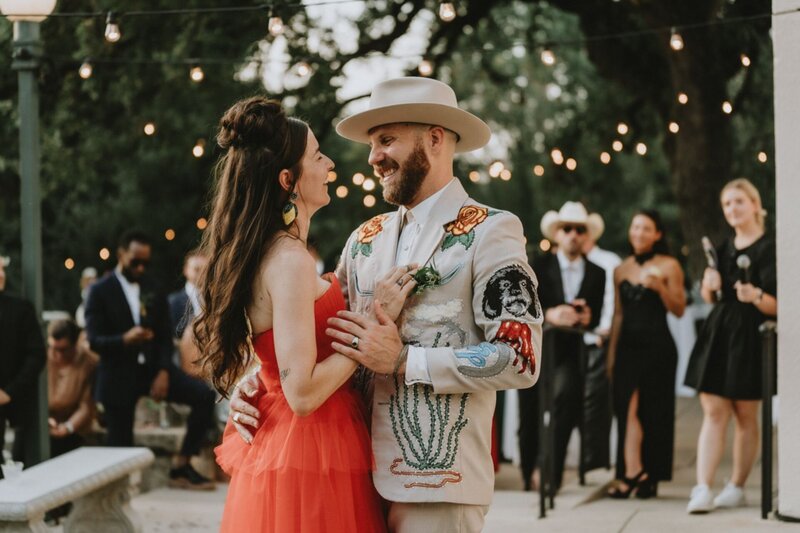 Couple on their wedding day at Laguna Gloria in Austin Texas