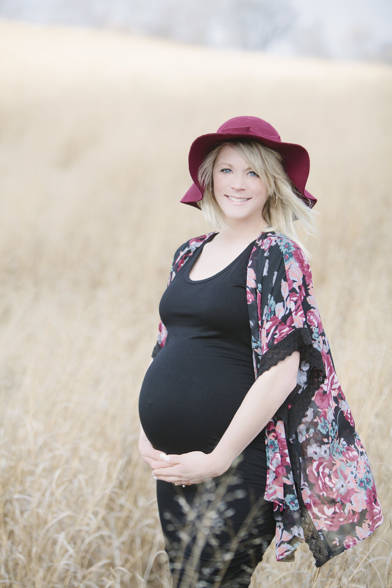 Maternity Photographer Outdoors Sioux Falls