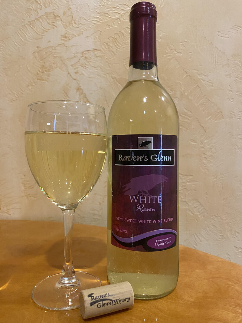 With parentage native to this region of North America, Raven's Glenn White Raven has a fresh grape aroma and taste with a clean crisp finish. This Ohio wine pairs well with gumbo and spicy Mexican food.
