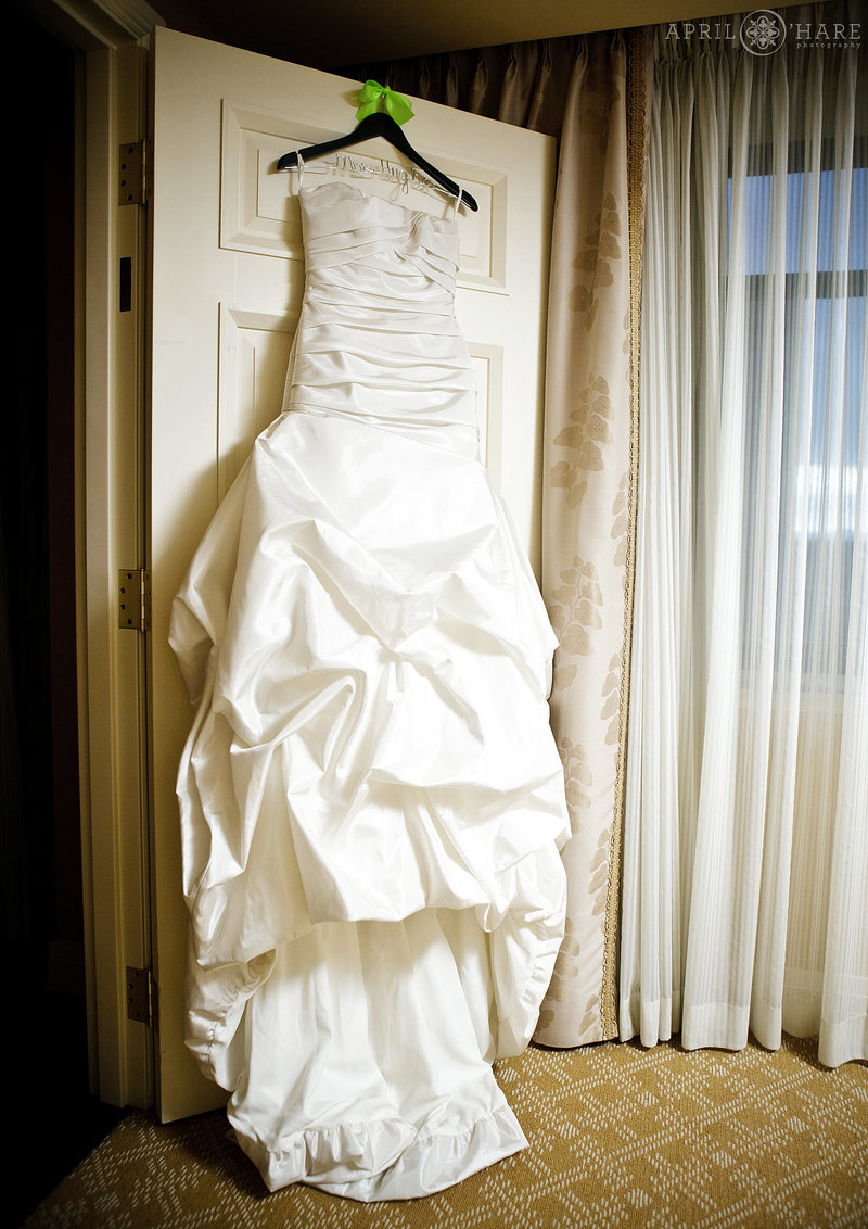 Bridal-Suite-at-Ritz-Carlton-Hotel-Wedding-Venue-in-Denver-Colorado