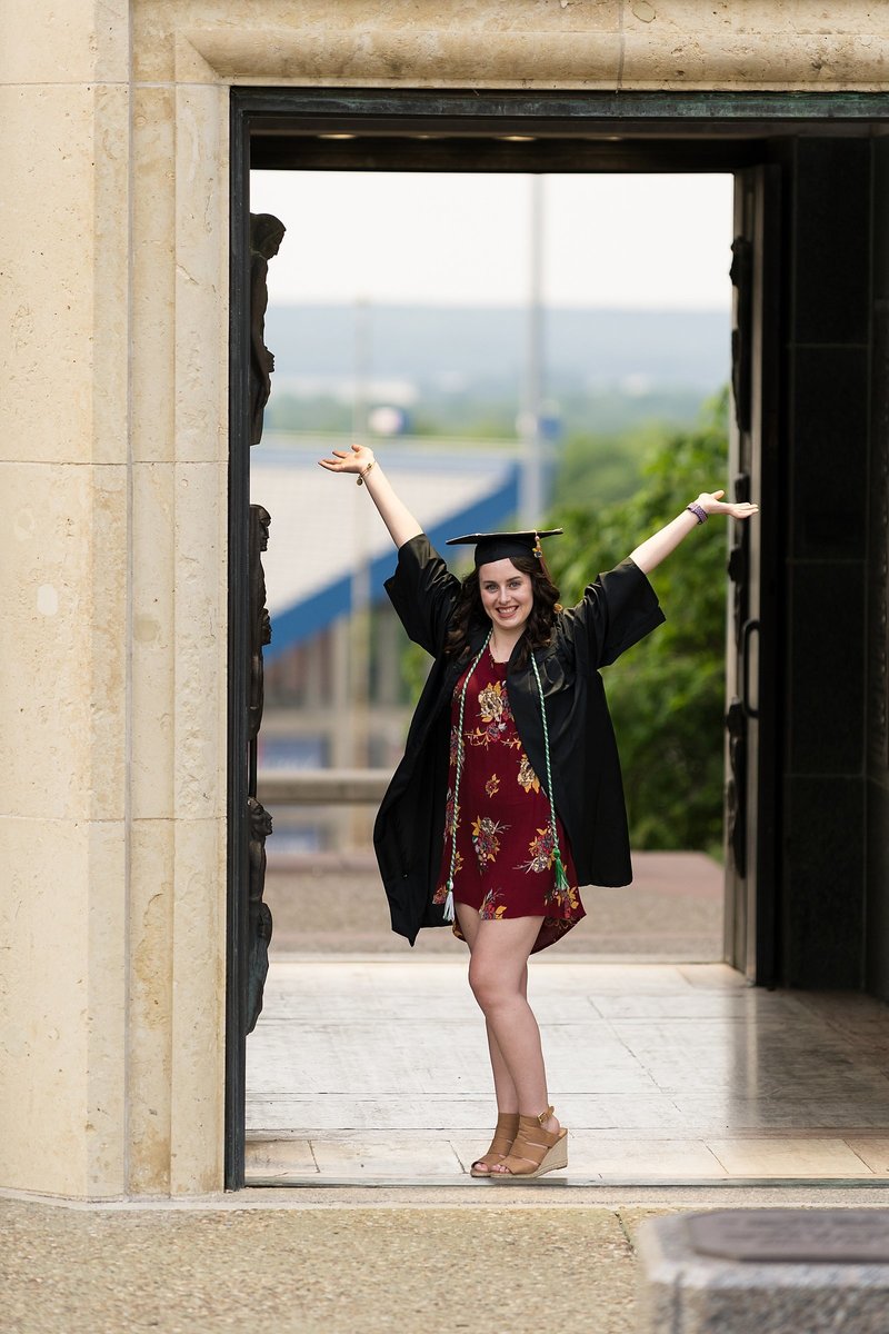 College Graduation Photos at Kansas University's Campus in Lawrence, KS Photographer - College Graduation Photographer_0047