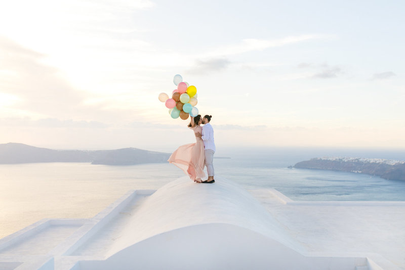 best engagement photo of the year in santorini