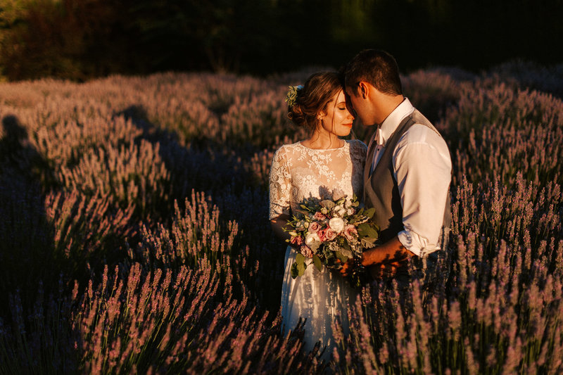 Gorgeous summer wedding at sunset at the Woodinville Lavender Farm wedding venue by Luma Weddings
