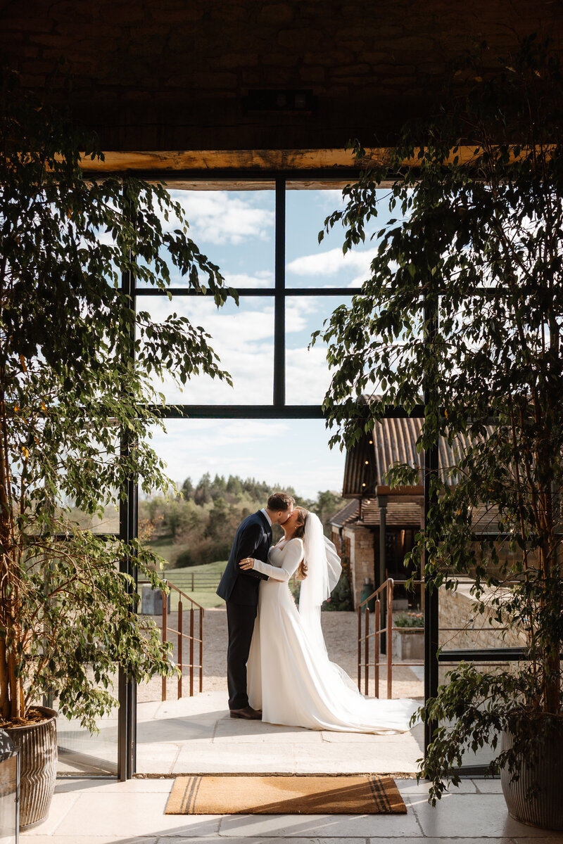 Charlotte & Tom - Sneak Peeks 46